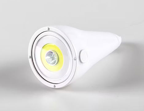 Imagen que muestra que una persona esta utilizando la depiladora láser Bye Bye IPL